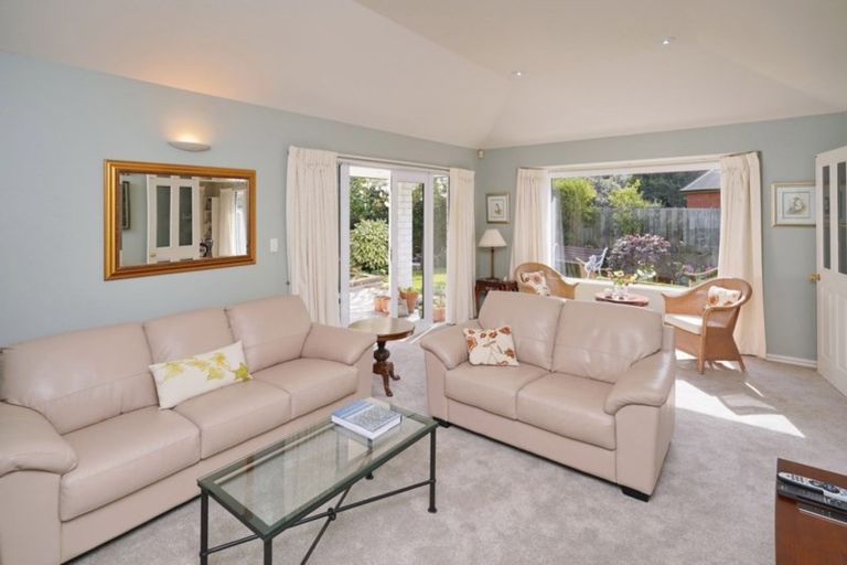 Photo of property in 2/7 Kelson Lane, Ilam, Christchurch, 8041