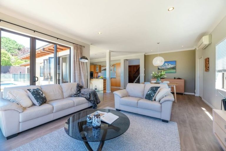 Photo of property in 298 Point Drive, Dannemora, Auckland, 2016