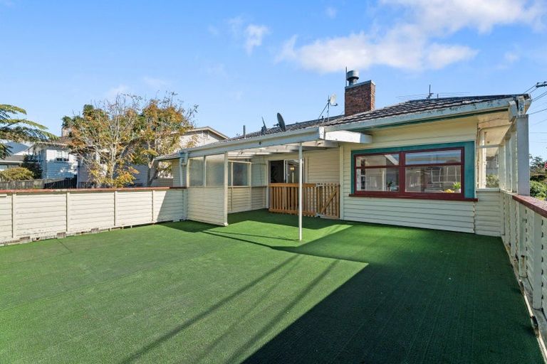 Photo of property in 13 Akarana Avenue, Mount Roskill, Auckland, 1041