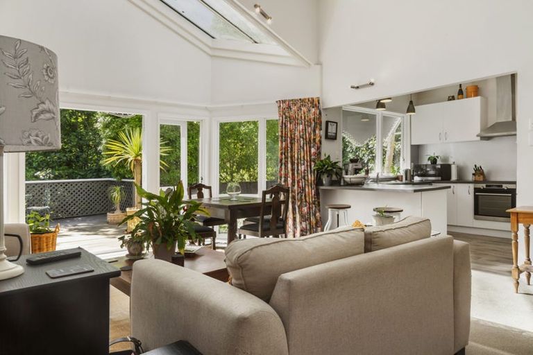 Photo of property in 6 Bank Road, Northland, Wellington, 6012