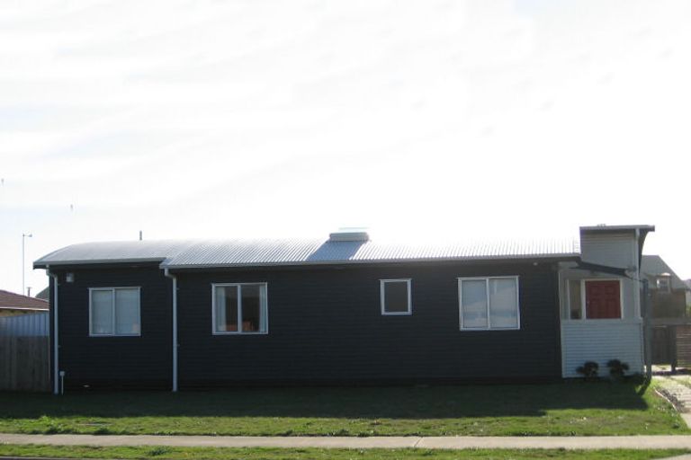 Photo of property in 141 Field Way, Waikanae Beach, Waikanae, 5036