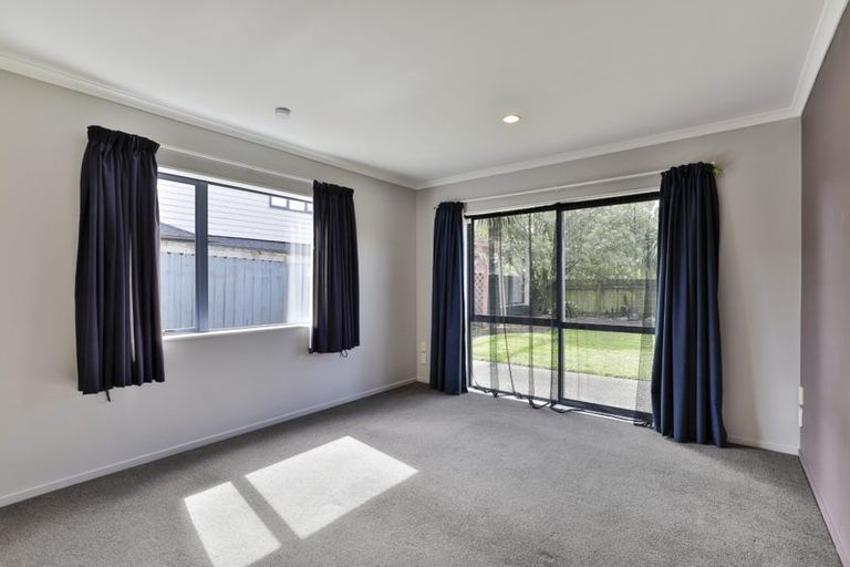 Photo of property in 13 Jeffery Reeve Crescent, Ranui, Auckland, 0612