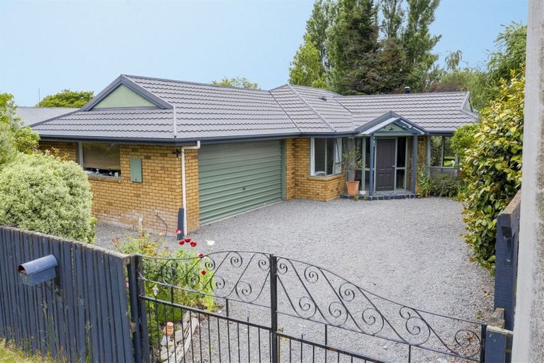 Photo of property in 7 Mckenzie Place, Waikuku Beach, 7402