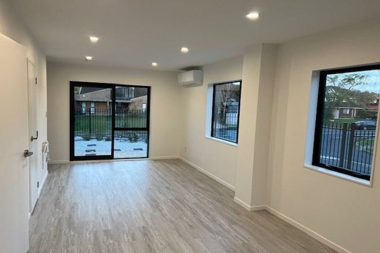 Photo of property in 1/40 Mark Edward Drive, Half Moon Bay, Auckland, 2012