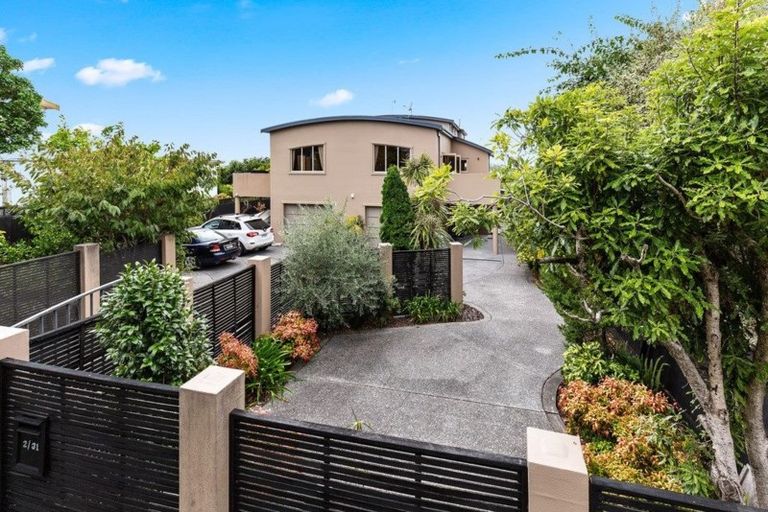 Photo of property in 2/31 Princes Street, Northcote Point, Auckland, 0627