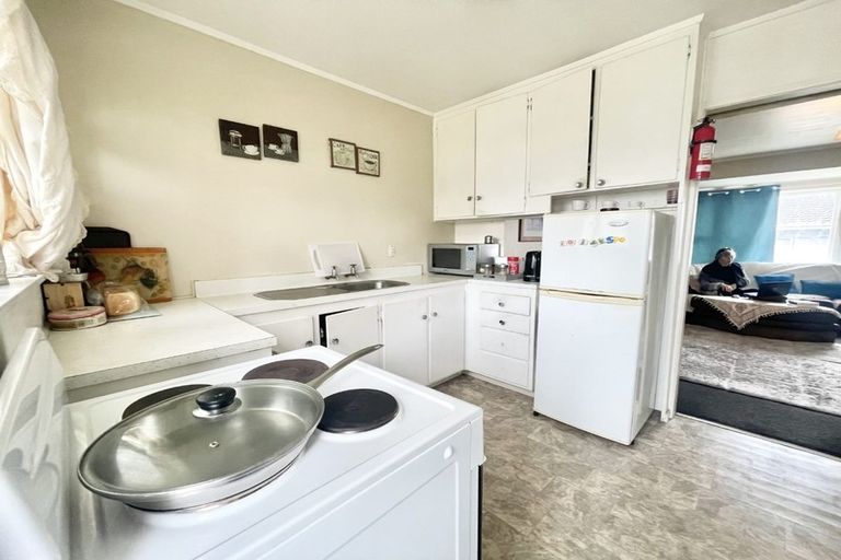 Photo of property in 5/215 Swanson Road, Henderson, Auckland, 0610