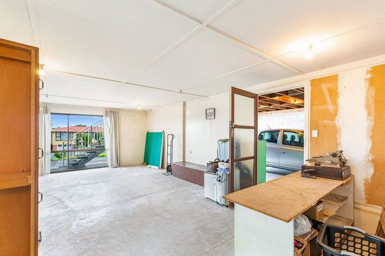 Photo of property in 46 Woodford Avenue, Henderson, Auckland, 0610