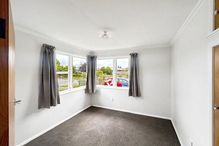 Photo of property in 14 Conway Place, Terrace End, Palmerston North, 4410