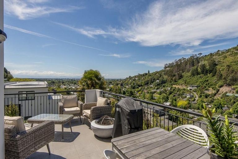 Photo of property in 10a Dalefield Drive, Cashmere, Christchurch, 8022