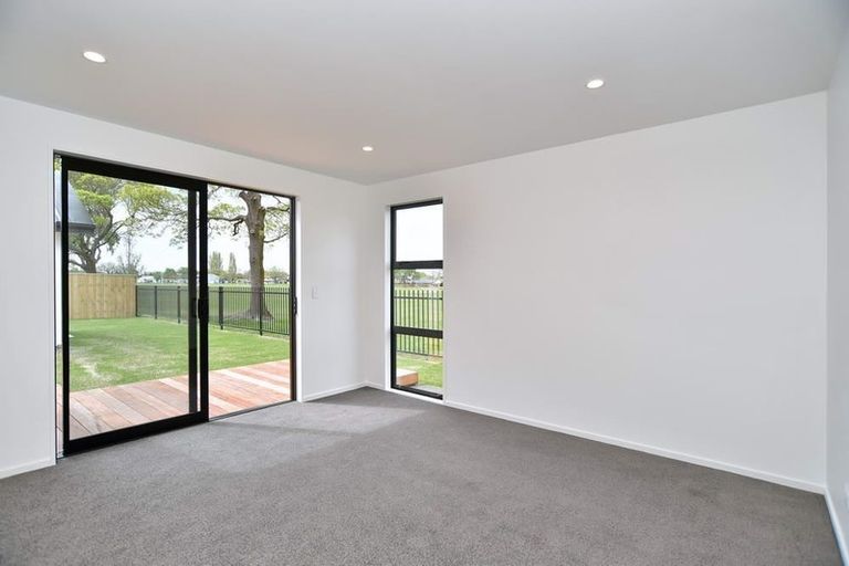 Photo of property in 21 Malaga Crescent, Harewood, Christchurch, 8051