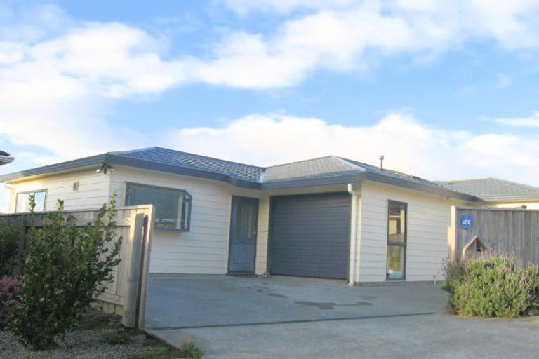 Photo of property in 21 Chastudon Place, Tawa, Wellington, 5028