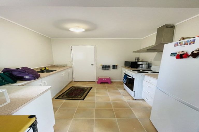 Photo of property in 10a Elizabeth Drive, West Harbour, Auckland, 0618