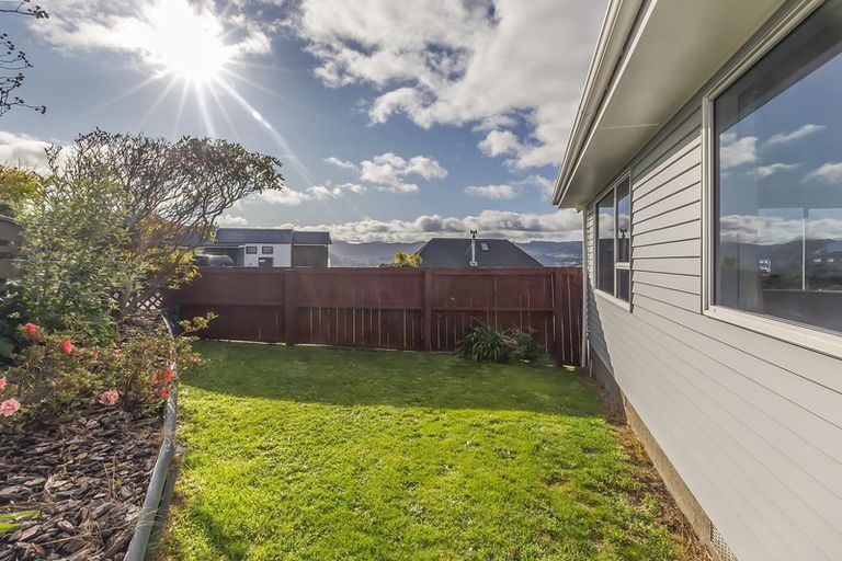 Photo of property in 17 The Anchorage, Whitby, Porirua, 5024