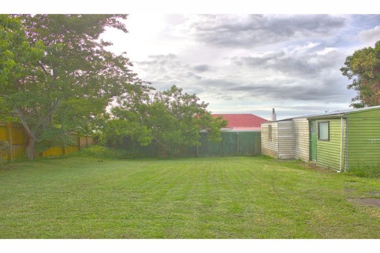 Photo of property in 23 Laura Street, Kelston, Auckland, 0602