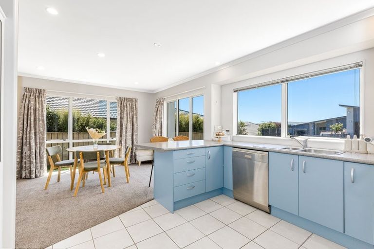 Photo of property in 31 Aspiring Terrace, Aotea, Porirua, 5024