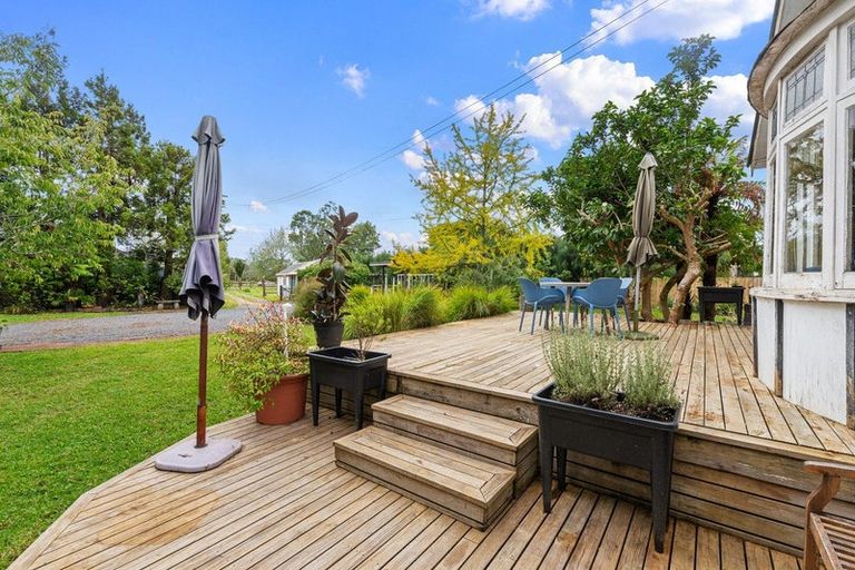 Photo of property in 9 Taupaki Road, Taupaki, Henderson, 0782