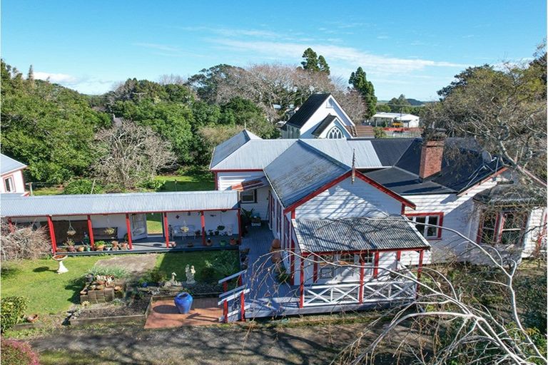 Photo of property in 6 Inland Road North, Tikorangi, Waitara, 4383