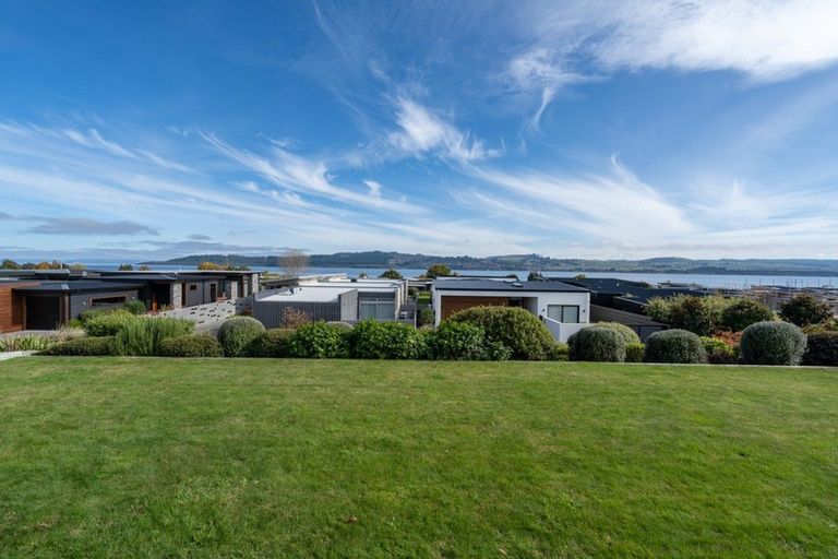 Photo of property in 27 Pukenamu Road, Rainbow Point, Taupo, 3330