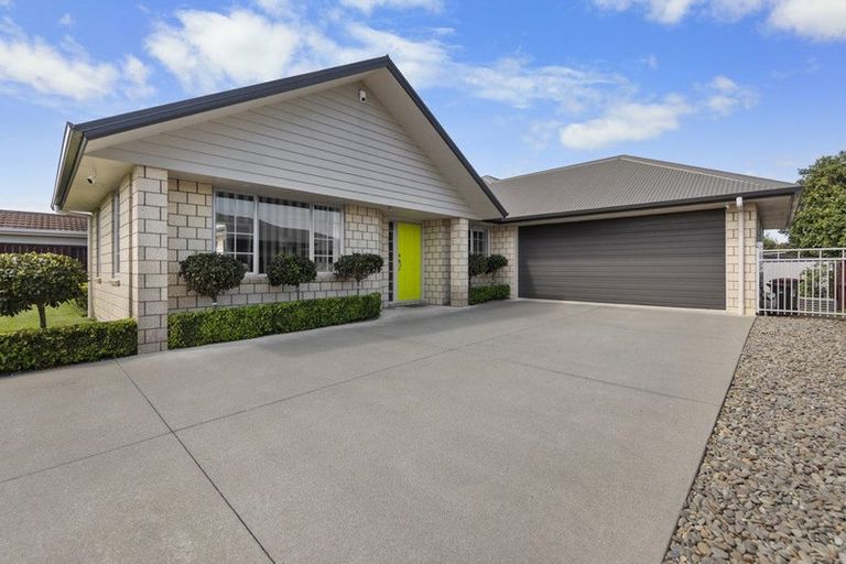 Photo of property in 17 Farleigh Close, Huntington, Hamilton, 3210