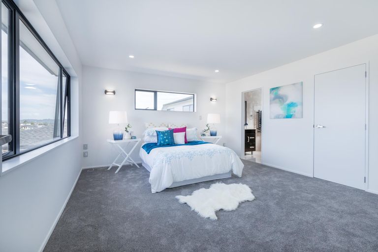 Photo of property in 14 San Casello Rise, Henderson, Auckland, 0612