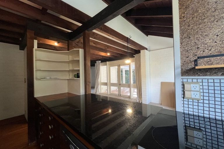 Photo of property in 24 Valley Road, Northcote, Auckland, 0626