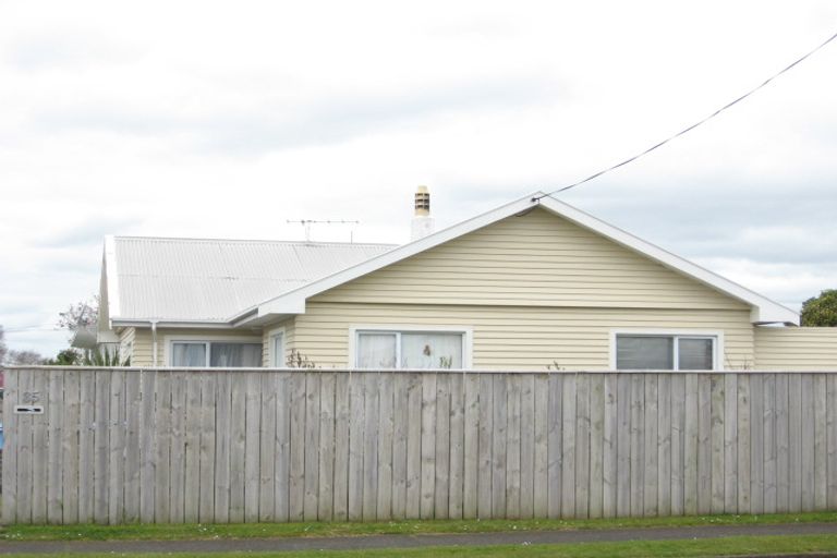 Photo of property in 35 Waimea Street, Westown, New Plymouth, 4310
