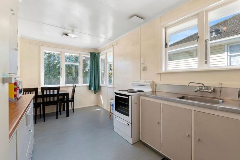 Photo of property in 12 Cornwall Crescent, Cannons Creek, Porirua, 5024