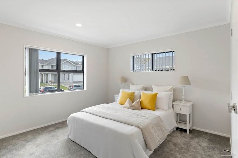 Photo of property in 10 Ascension Crescent, Orewa, 0931