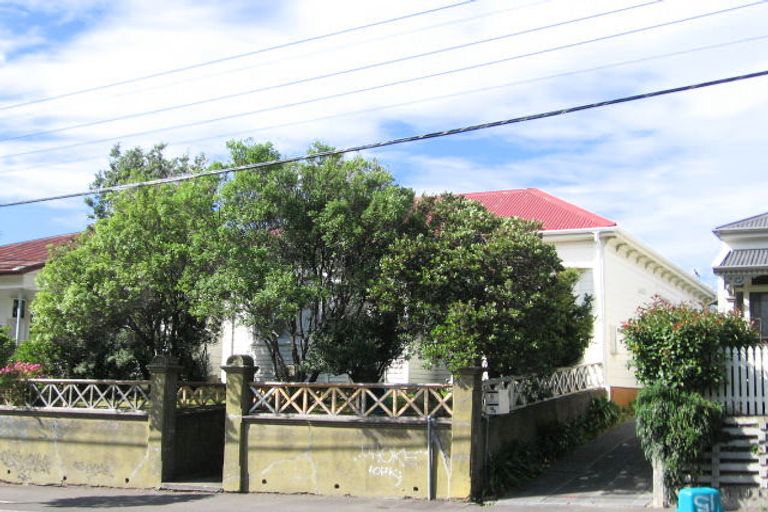 Photo of property in 9 Te Wharepouri Street, Berhampore, Wellington, 6023