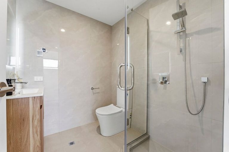 Photo of property in 2/30 Smythe Road, Henderson, Auckland, 0612