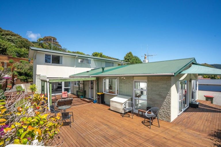 Photo of property in 8 Boscobel Lane, Tawa, Wellington, 5028
