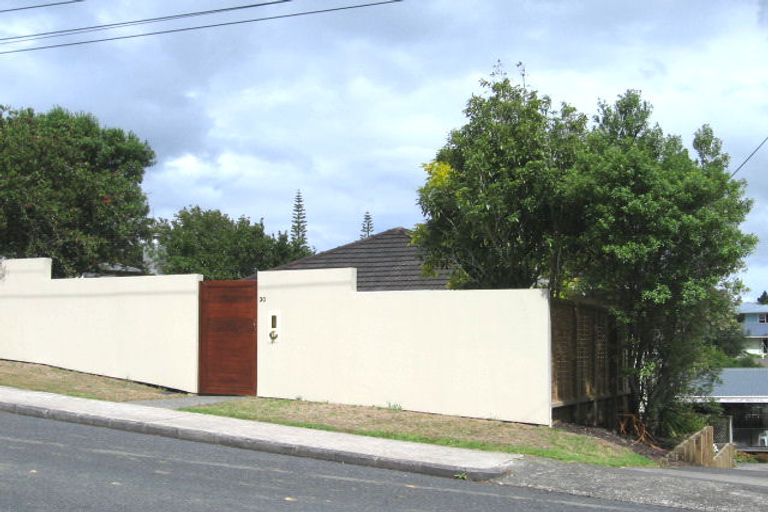 Photo of property in 2/30 Selwyn Crescent, Forrest Hill, Auckland, 0620