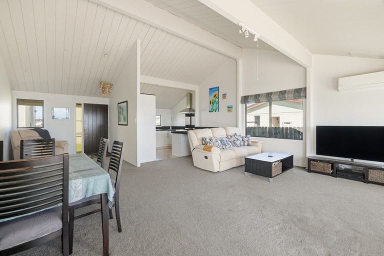 Photo of property in 31 Karewa Parade, Papamoa Beach, Papamoa, 3118