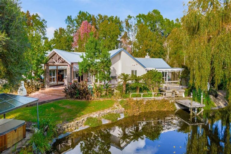 Photo of property in 252 Boord Crescent, Kumeu, 0891