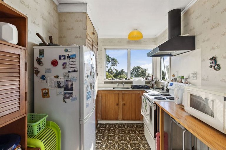 Photo of property in 399 Wairau Road, Totara Vale, Auckland, 0629