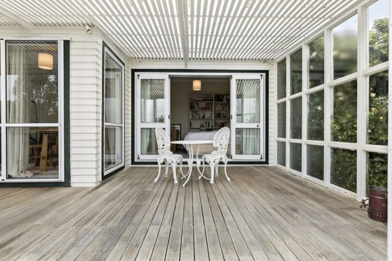 Photo of property in 122 Homebush Road, Khandallah, Wellington, 6035