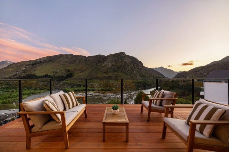 Photo of property in 6 Powder Terrace, Arthurs Point, Queenstown, 9371