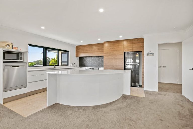 Photo of property in 3f Honeyfield Drive, Whalers Gate, New Plymouth, 4310