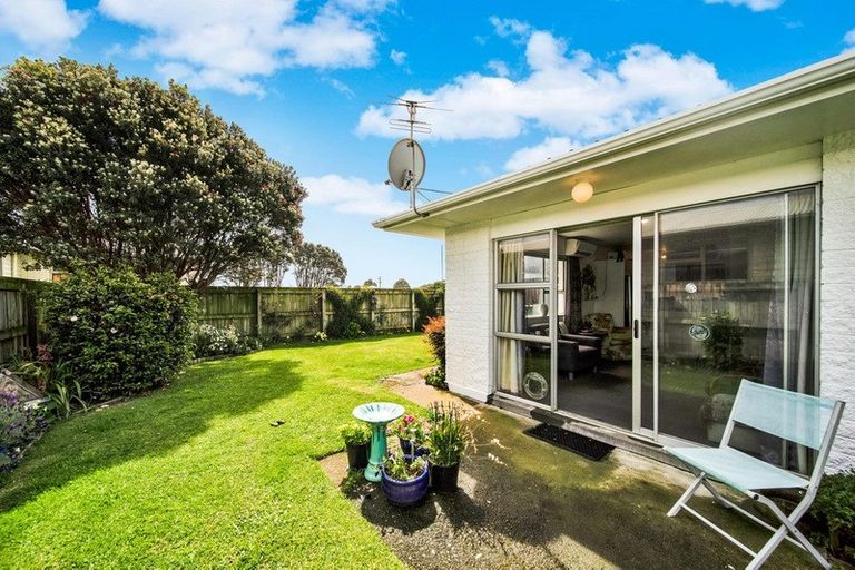 Photo of property in 4/29 Clemow Road, Fitzroy, New Plymouth, 4312