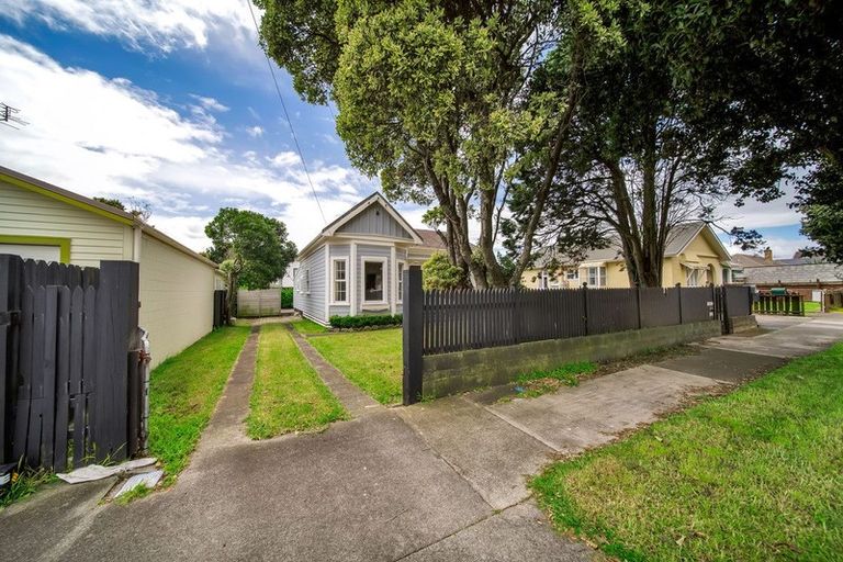Photo of property in 45 Fitzroy Road, Fitzroy, New Plymouth, 4312