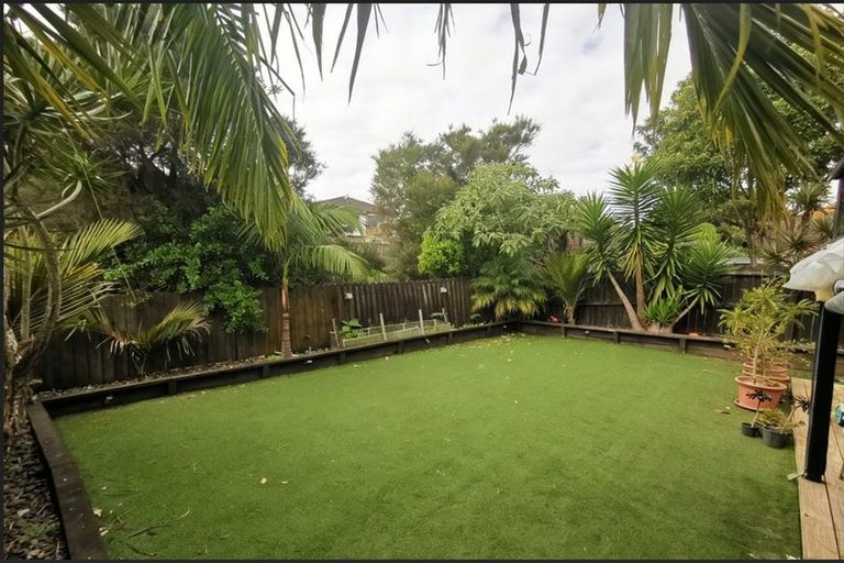 Photo of property in 2a Dapple Place, Flat Bush, Auckland, 2019