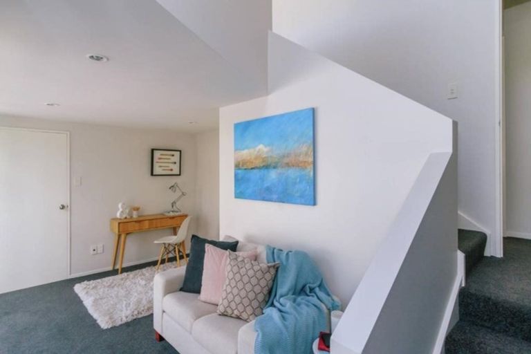 Photo of property in 18 London Road, Korokoro, Lower Hutt, 5012