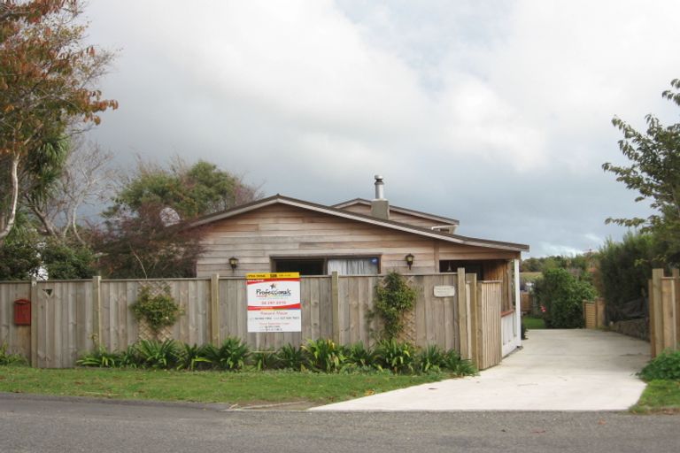 Photo of property in 19 Tui Road, Raumati Beach, Paraparaumu, 5032