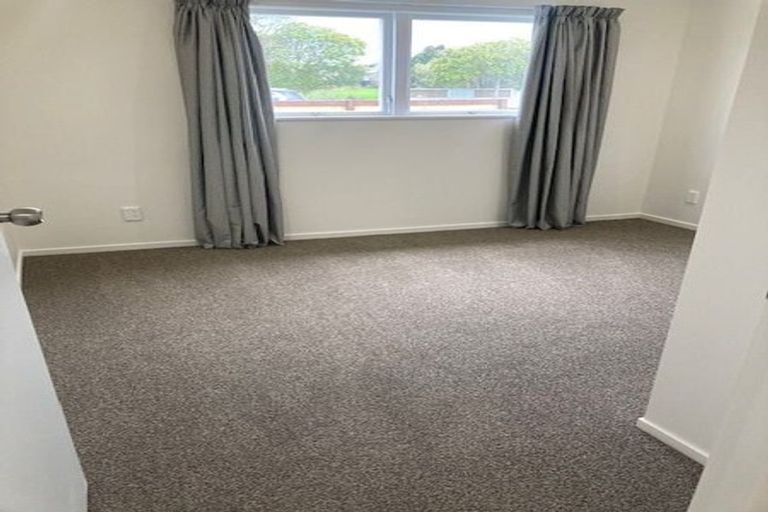 Photo of property in 1/2 Kurnell Drive, Botany Downs, Auckland, 2010