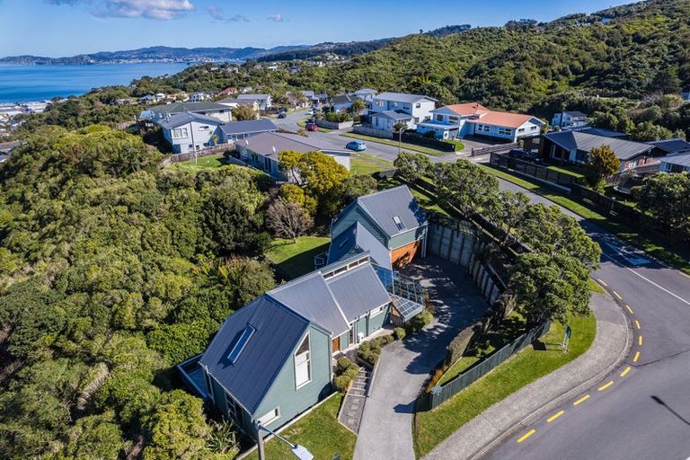 Photo of property in 1 Maple Grove, Maungaraki, Lower Hutt, 5010