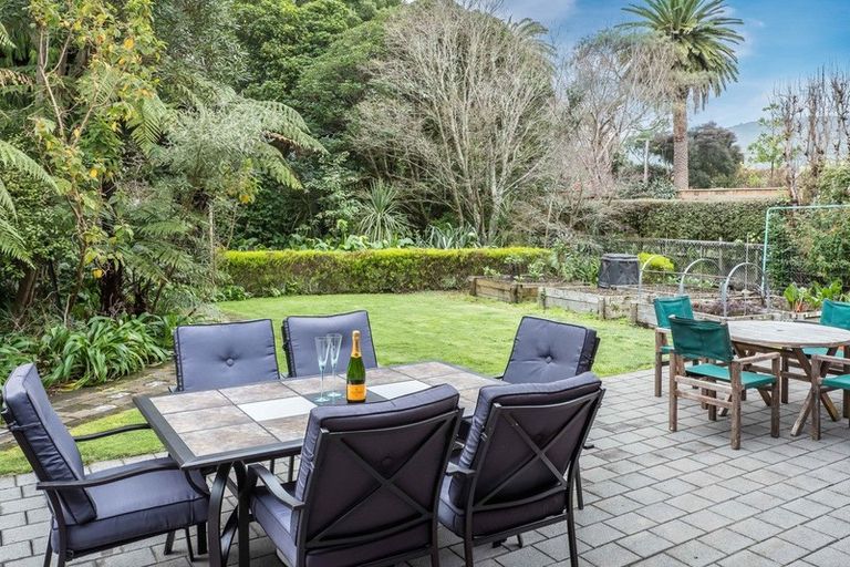 Photo of property in 247 Te Moana Road, Waikanae, 5036