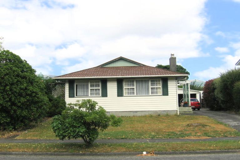 Photo of property in 16 Harvard Grove, Totara Park, Upper Hutt, 5018