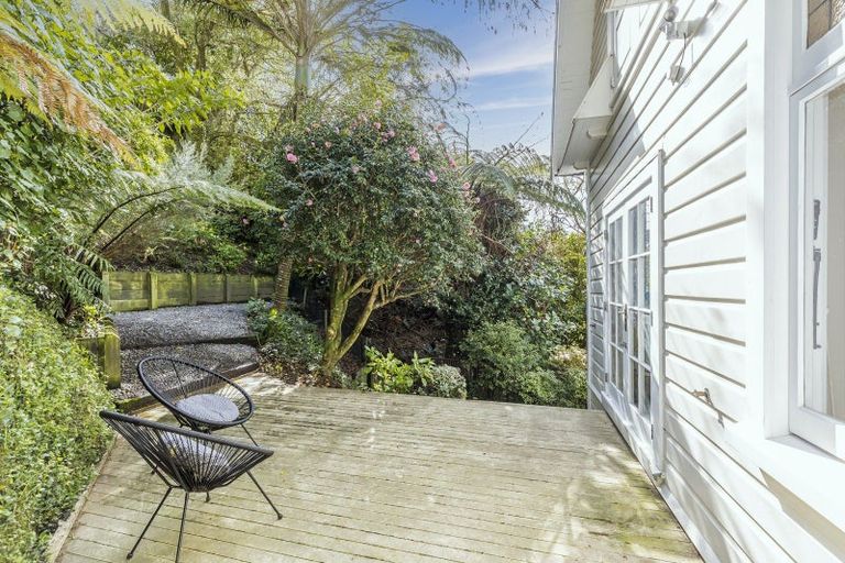 Photo of property in 40 Ngaio Road, Kelburn, Wellington, 6012