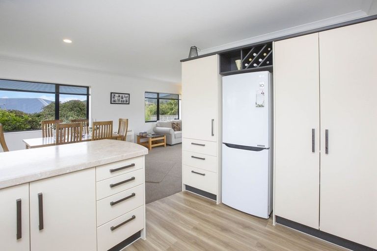 Photo of property in 61 Percy Kinsman Crescent, Riverstone Terraces, Upper Hutt, 5018