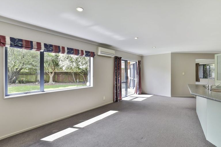Photo of property in 13 Jeffery Reeve Crescent, Ranui, Auckland, 0612